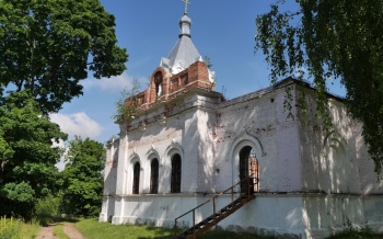 Храм Рождества Пресвятой Богородицы в селе Вихорна