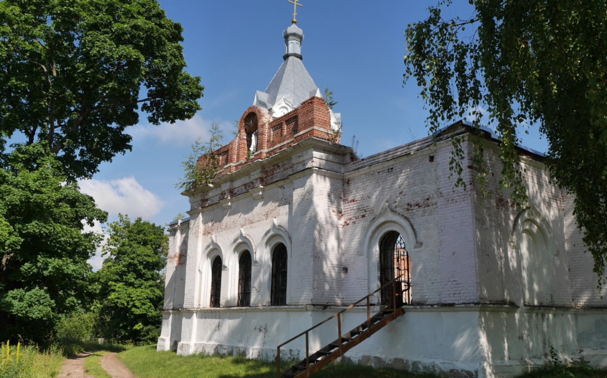 Храм Рождества Пресвятой Богородицы в селе Вихорна