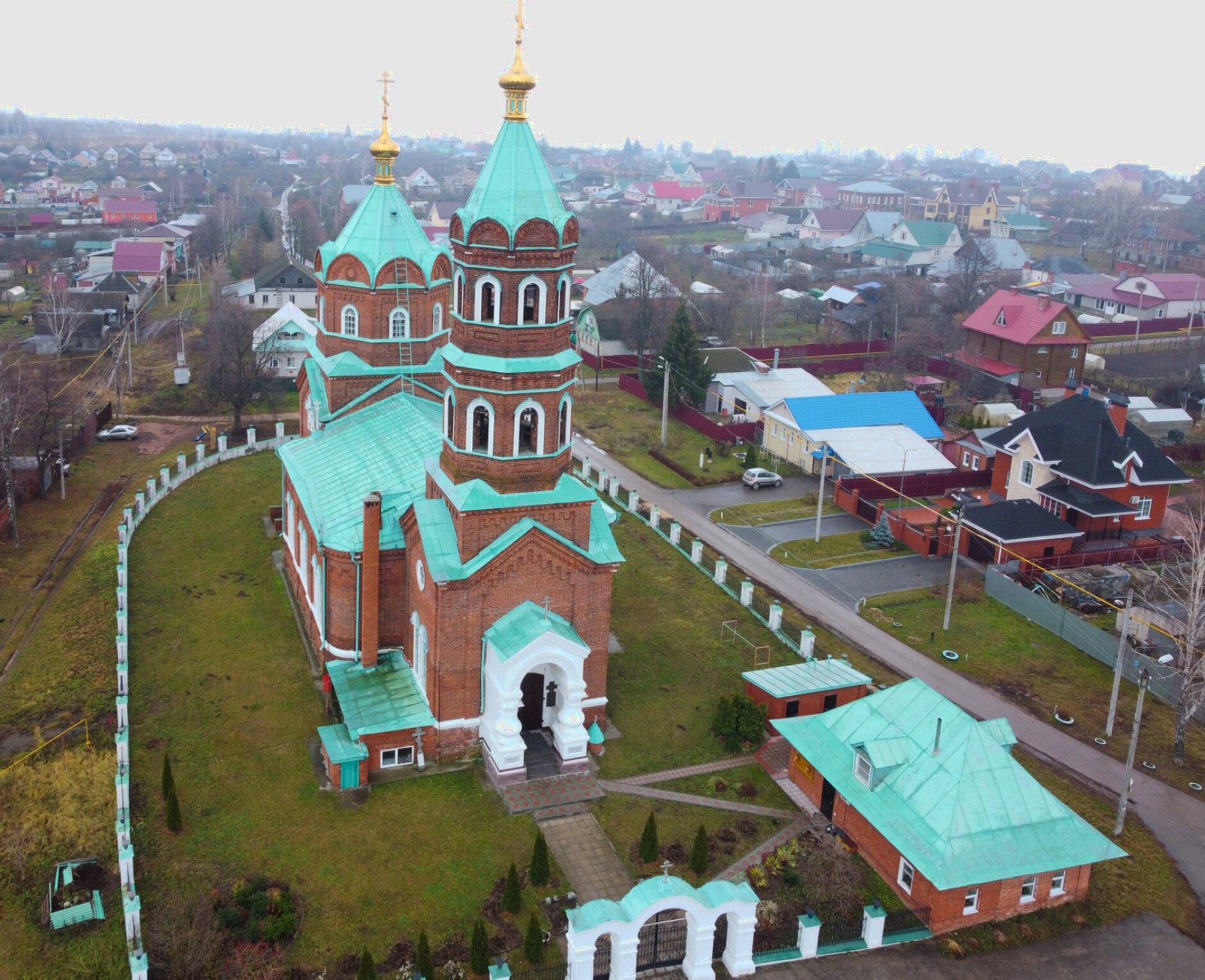 Вход в Церковь Святой Живоначальной Троицы в селе Безводное