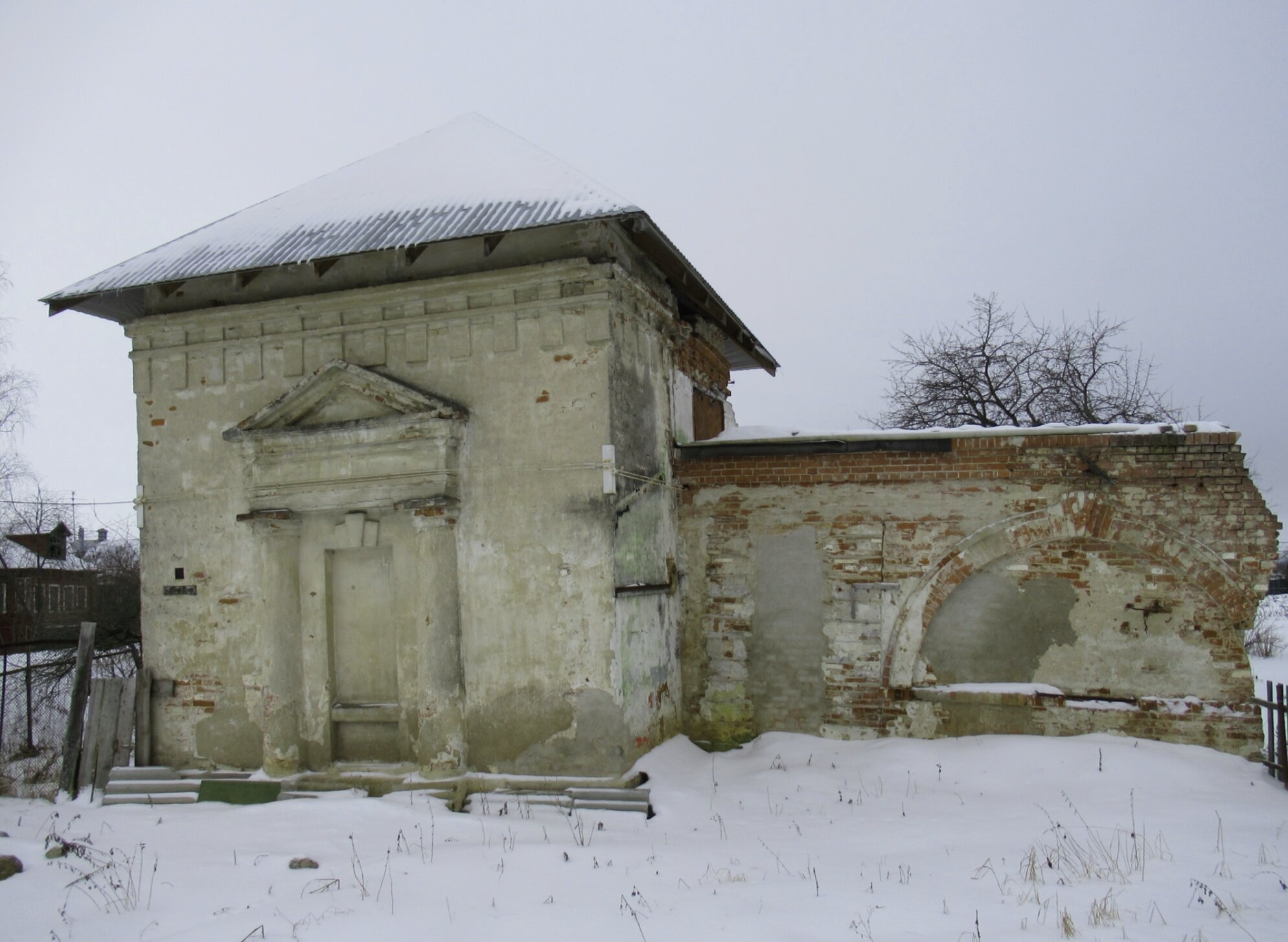 Фрагмент стены Петровского монастыря в Ростове Великом