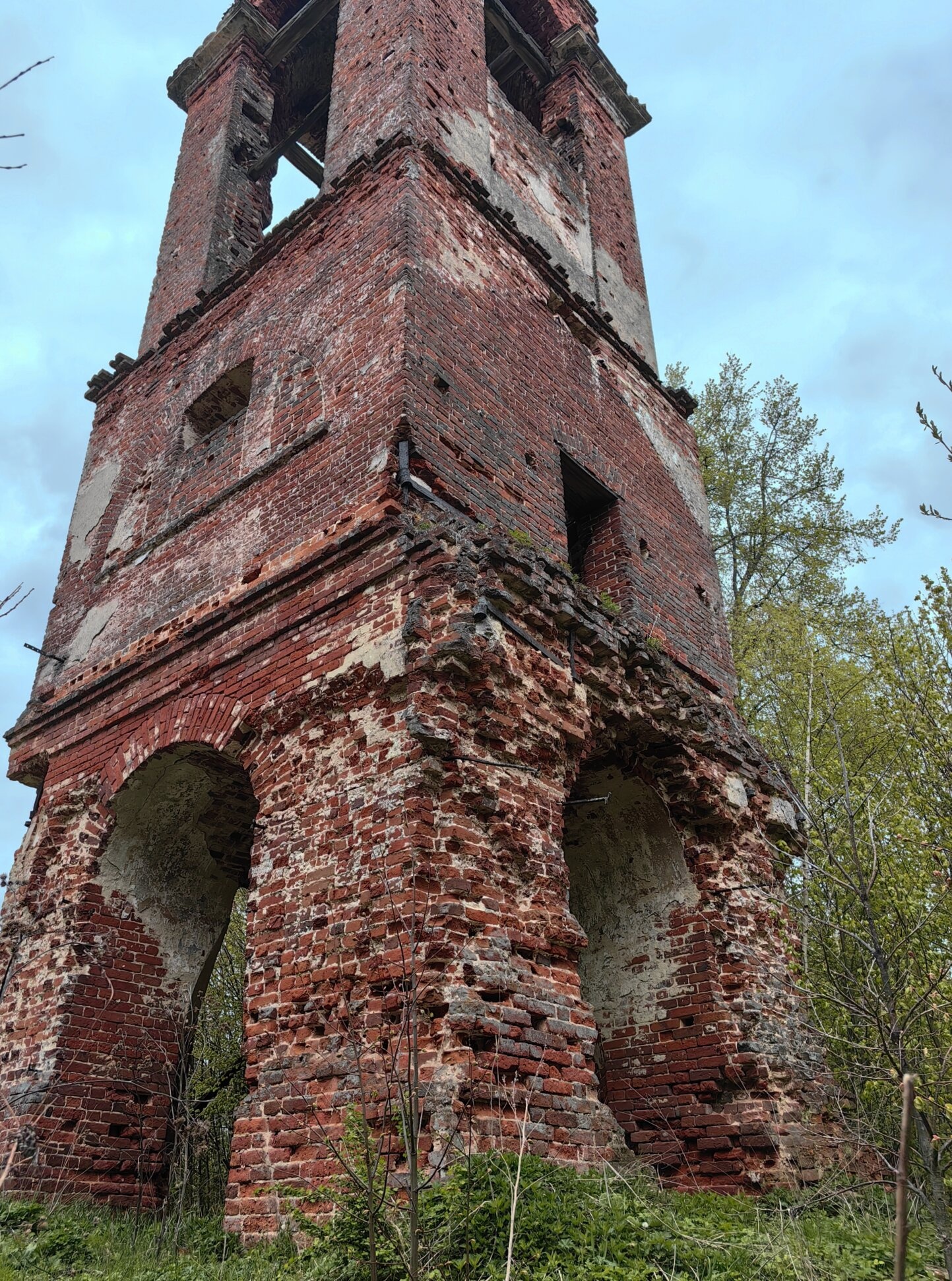 Колокольня церкви Ильи Пророка в селе Малое Ильинское