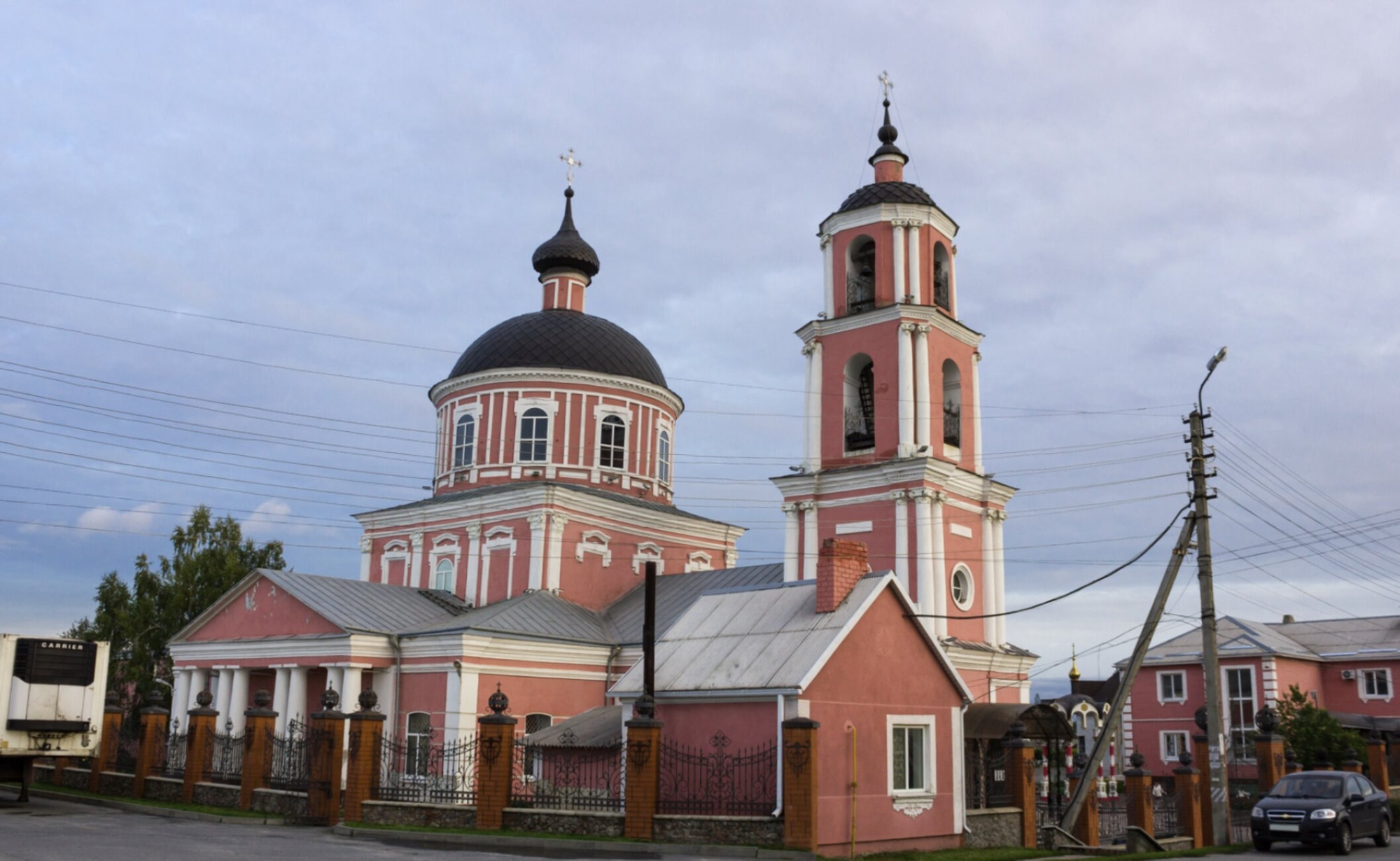 Крестовоздвиженский храм в Старом Осколе