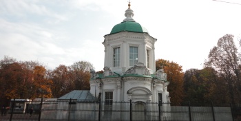 Знаменская церковь и усадебный дом в Дубровицах