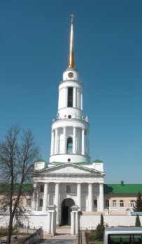 Надвратная колокольня с церковью Николая Чудотворца в Задонске