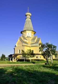 Успенская церковь в селе Варзуга — жемчужина деревянного зодчества