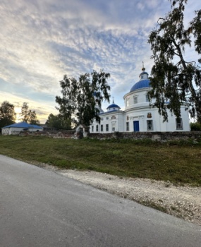 Храм Троицы Живоначальной в селе Архангельское