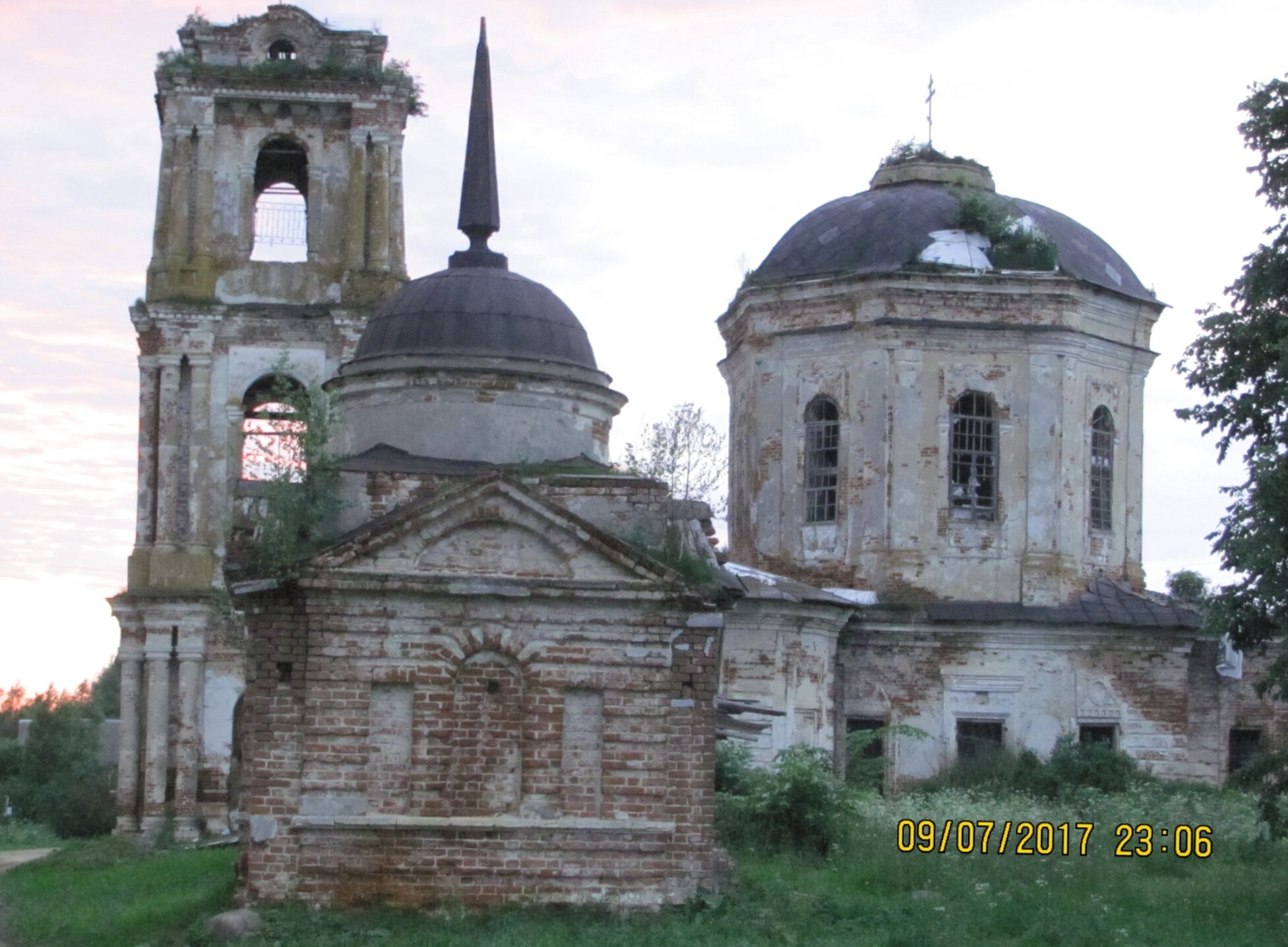 Троицкая церковь в деревне Первитино