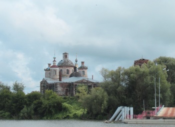 Храм Воскресения Христова в селе Ловцы