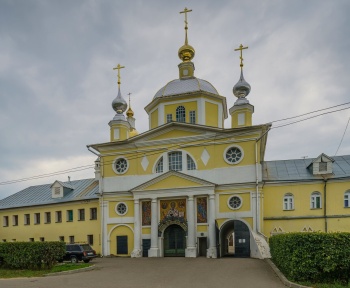 Надвратная церковь Преображения Господня Николо-Шартомского монастыря