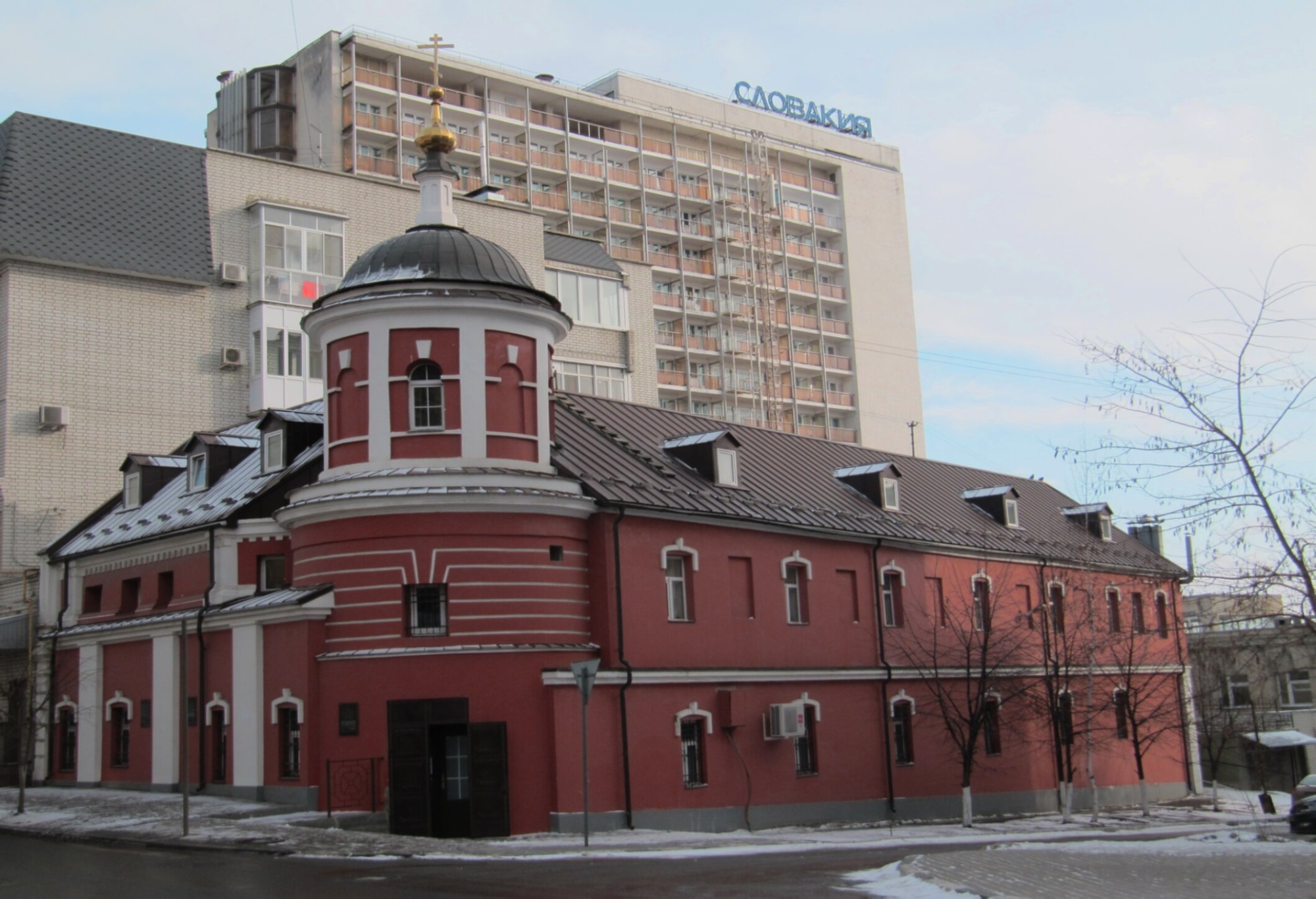 Крестовоздвиженский храм в Саратове