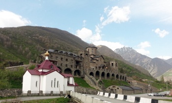 Аланский Успенский мужской монастырь в горах Северной Осетии