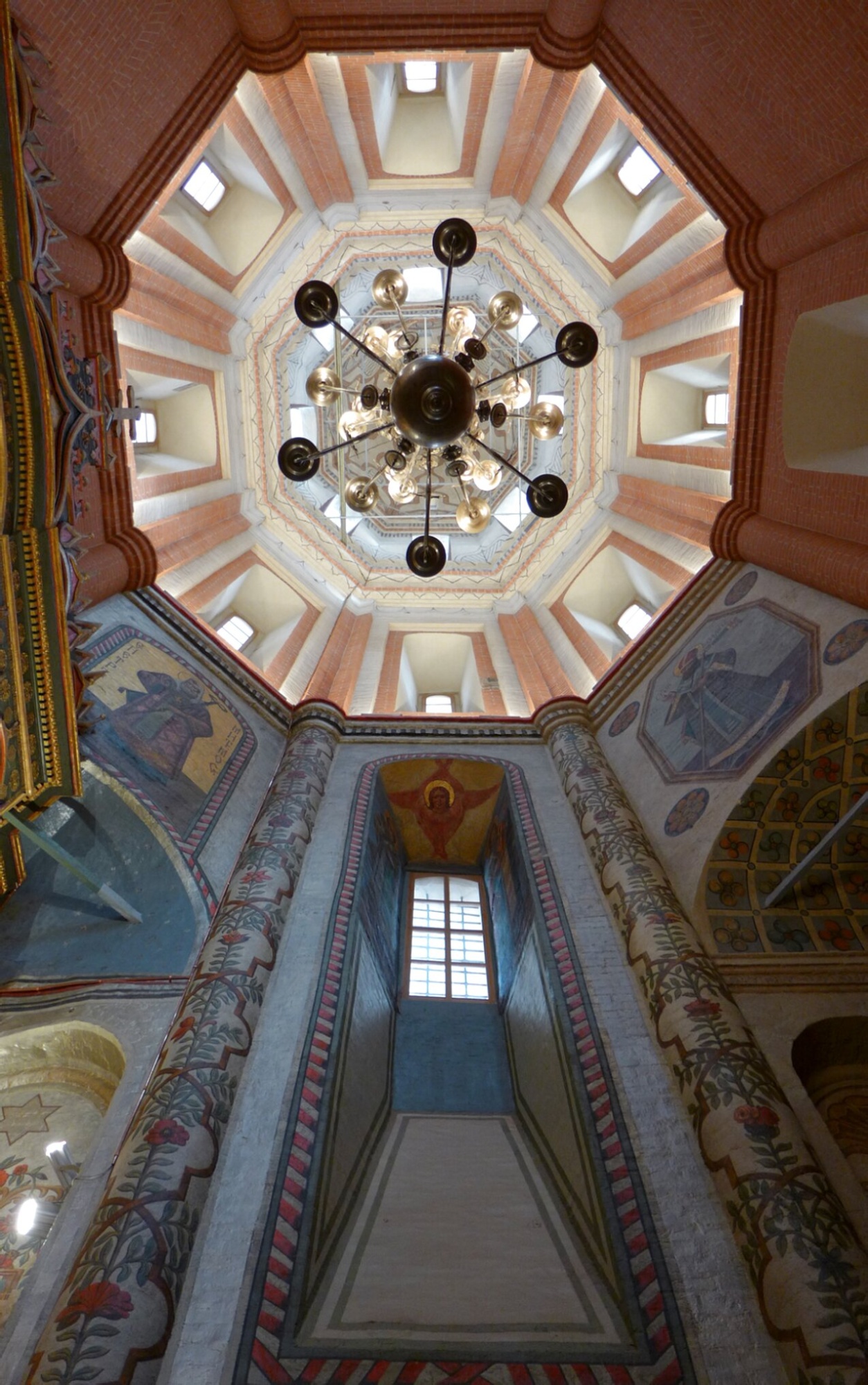 Интерьер Покровского собора (Храма Василия Блаженного)