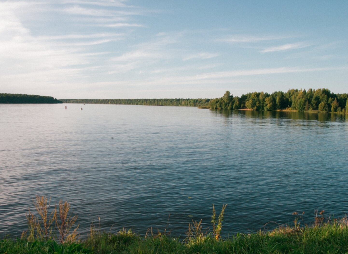 Вид на реку Волгу у Храма Иерусалимской иконы Божией Матери в Белом Городке