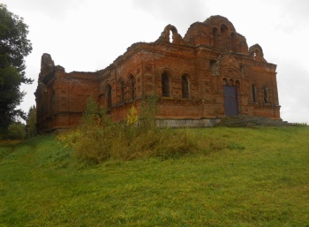 Руины церкви Казанской иконы Божией Матери в Каспле