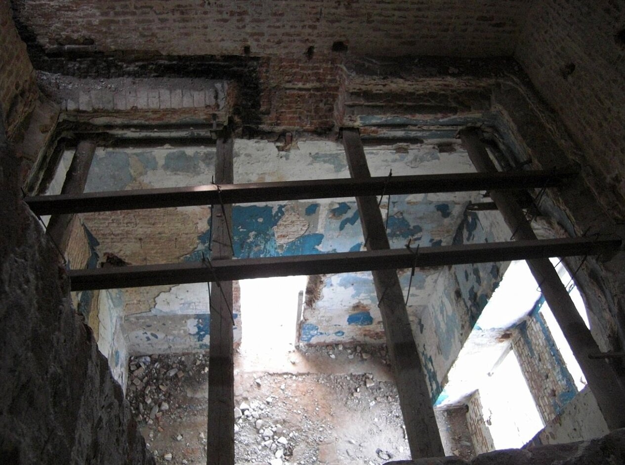 Внутреннее пространство Спасо-Преображенского храма в Хотылёво