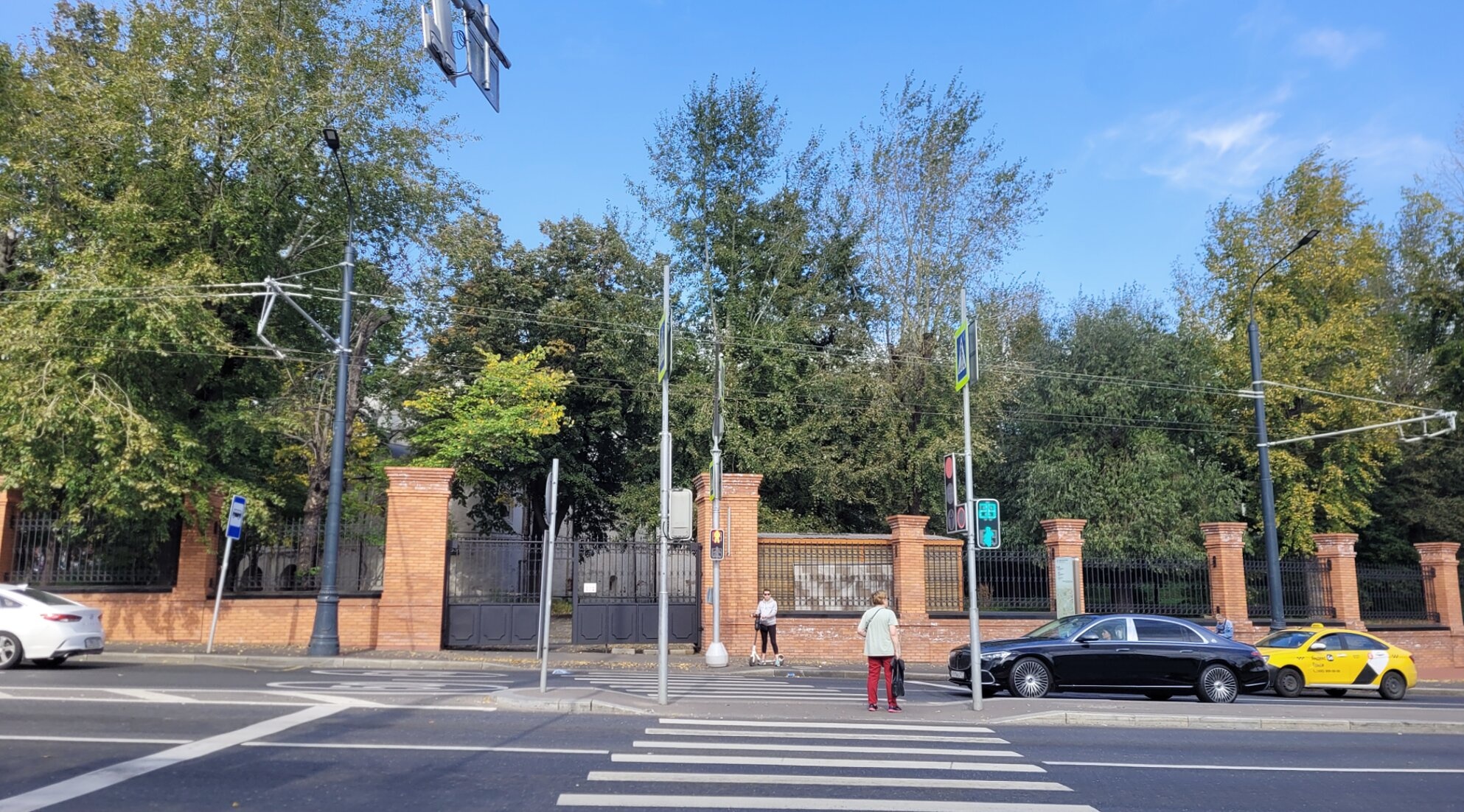 Вид на Храм Покрова Пресвятой Богородицы в Рубцове с улицы Стромынка