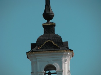 Колокольня Никольского храма в селе Николе-Бережках