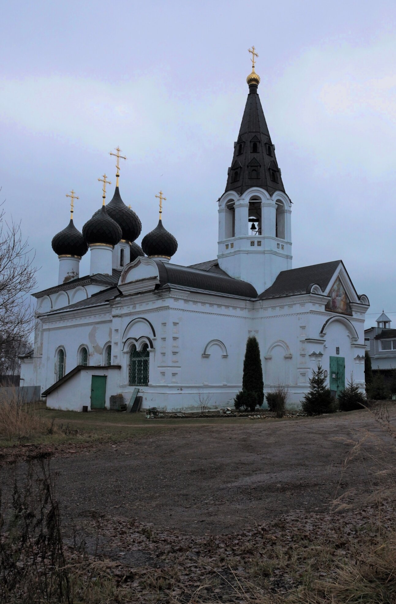 Церковь Троицы Живоначальной в Норском