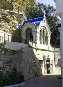 Пещерный храм Рождества Христова на территории Свято-Георгиевского монастыря