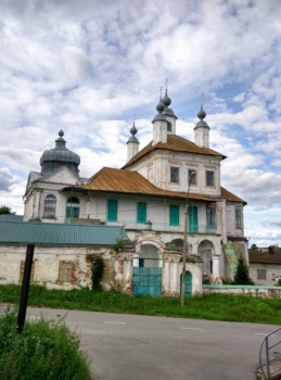 Троице-Знаменская церковь в Лежнево