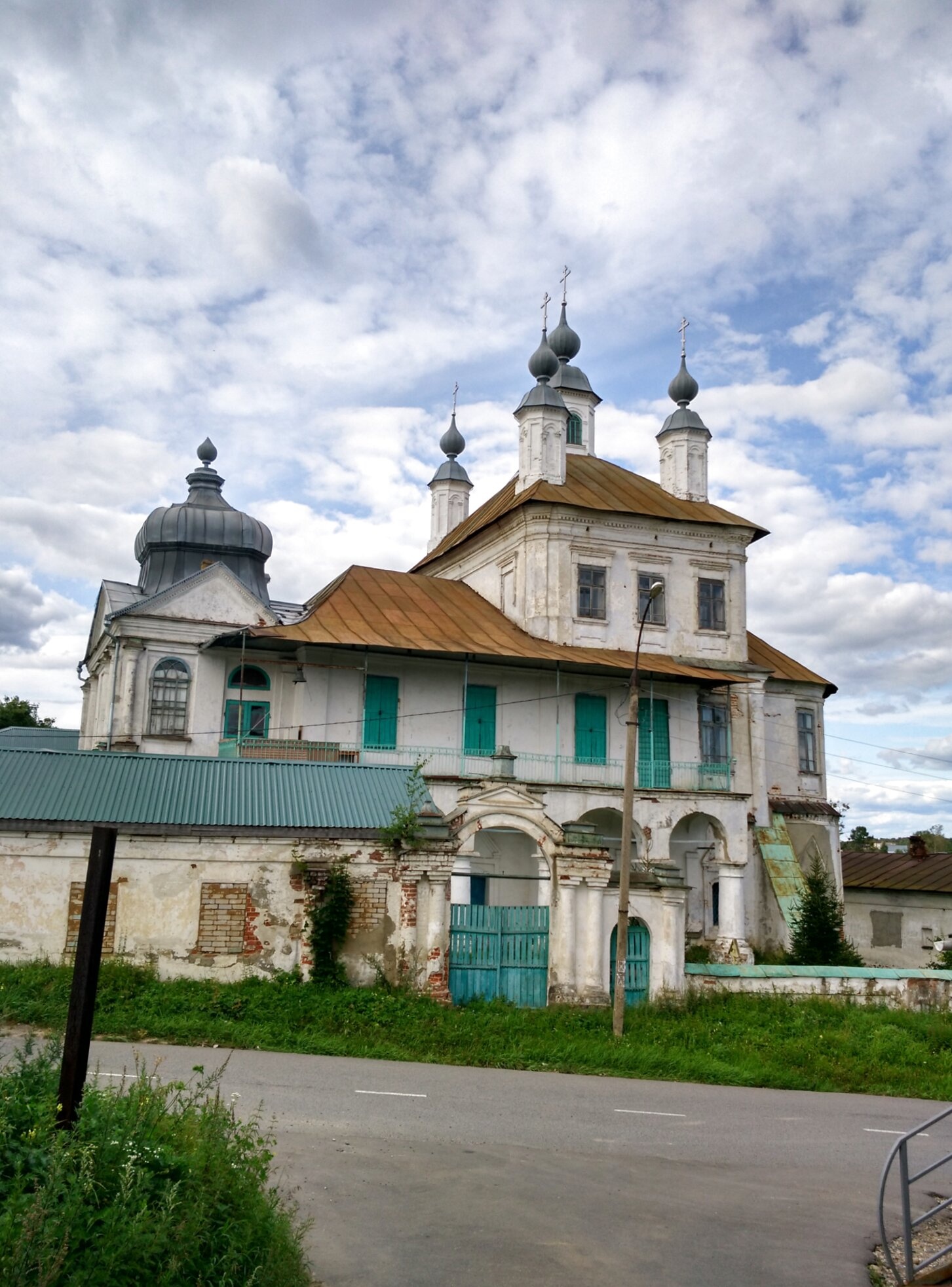 Троице-Знаменская церковь в Лежнево