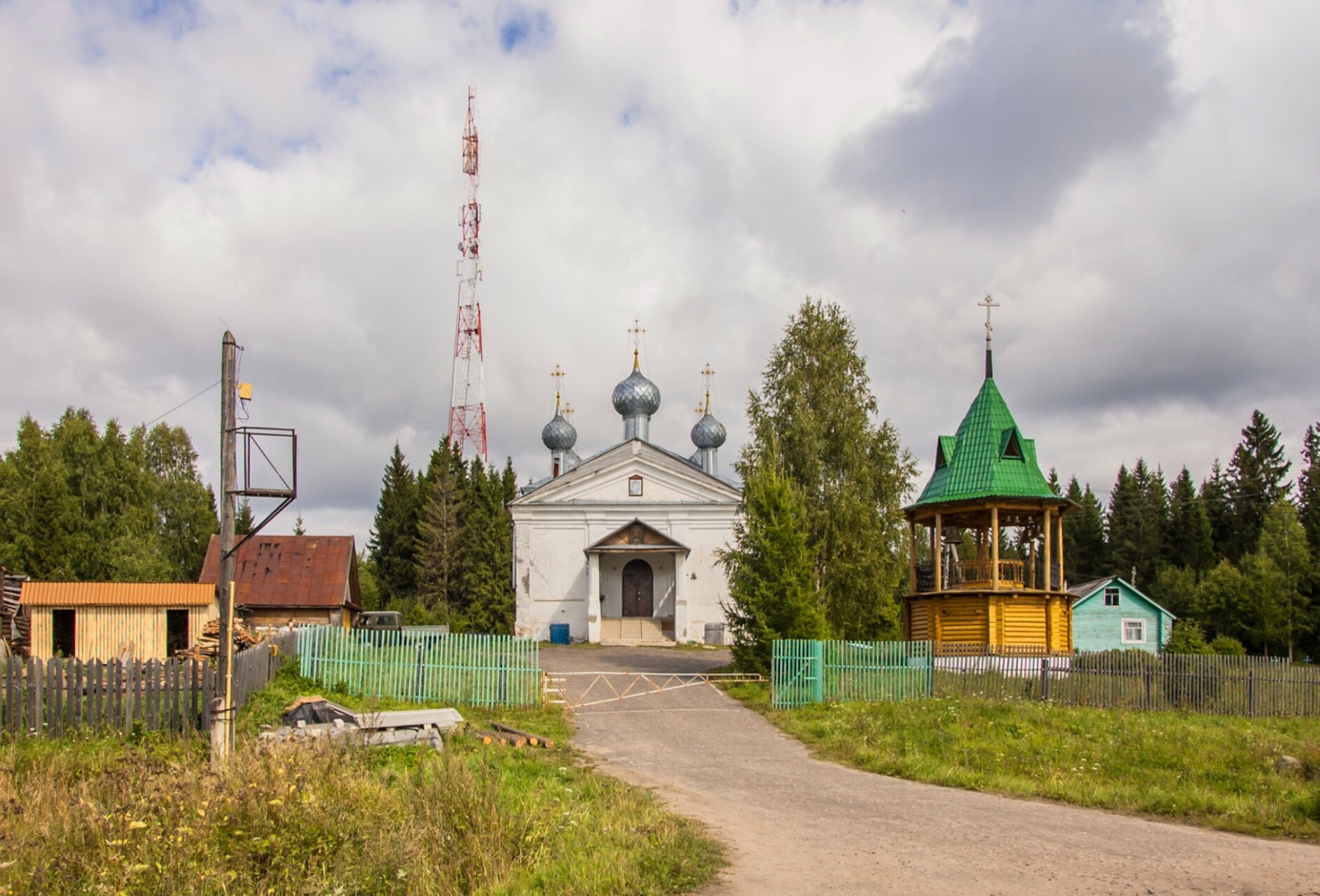 Церковь Воскресения Христова в Вохме