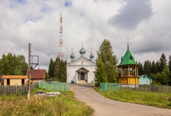 Церковь Воскресения Христова в Вохме