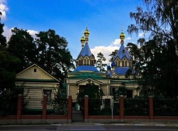 Храм Живоначальной Троицы в поселке Удельная