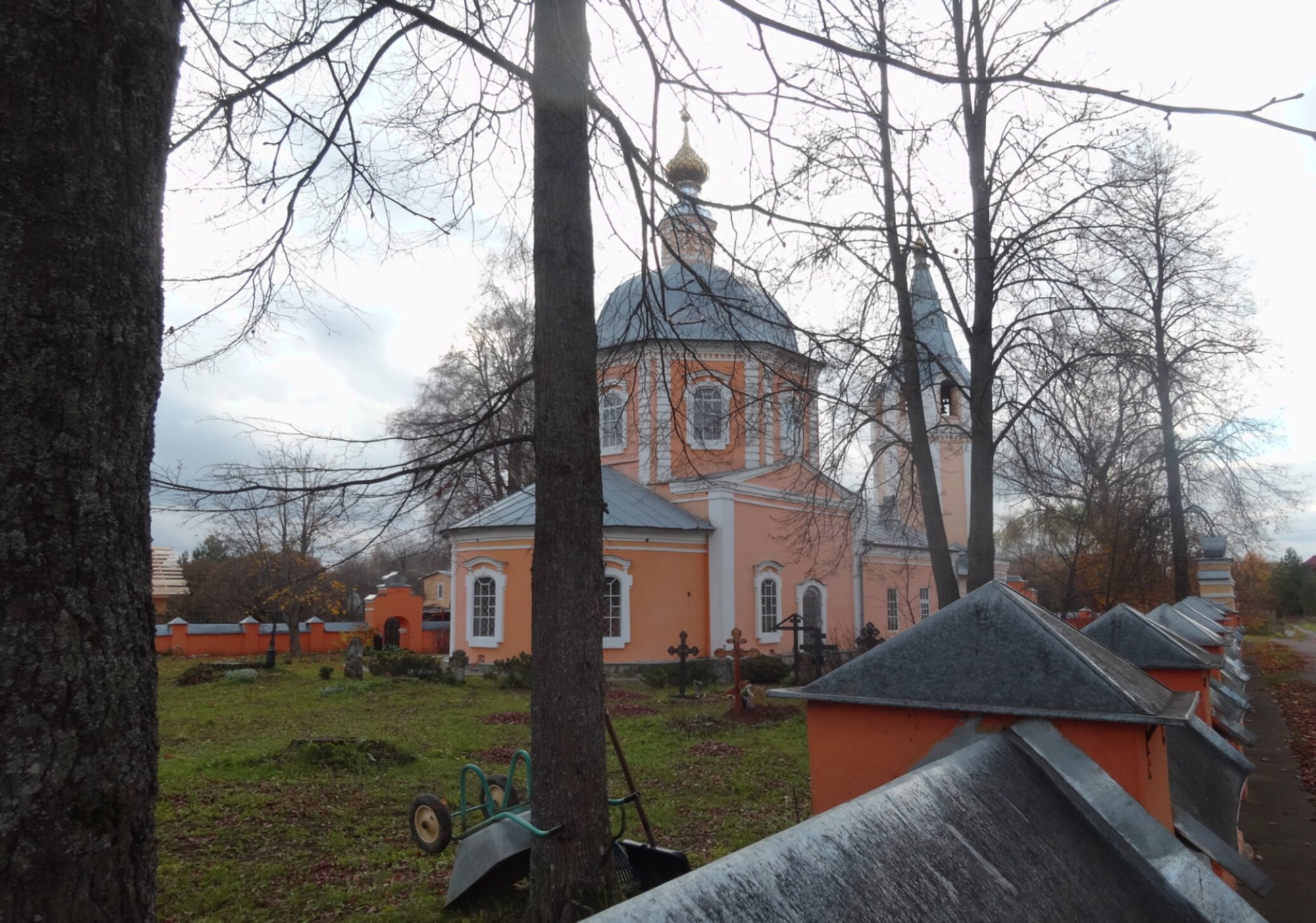 Церковь Воскресения Словущего в Воскресенской Ермолинской пустыни