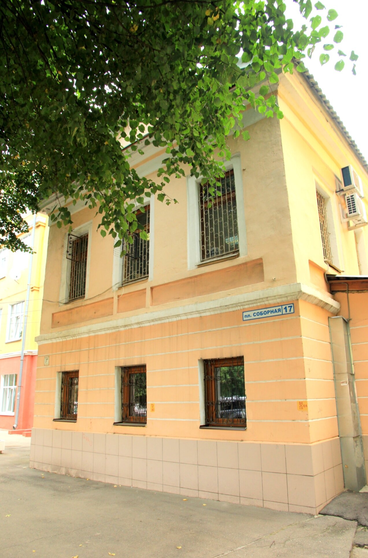 Храм Богоявления Господня на Соборной площади в Рязани