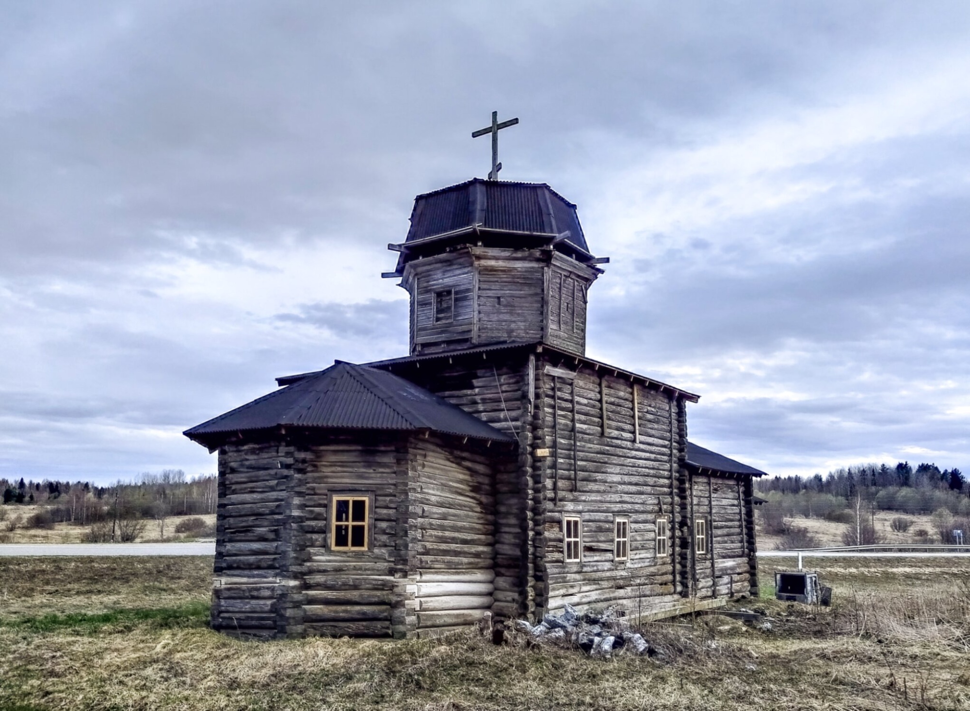 Покровская церковь в Усть-Ваеньге - памятник деревянного зодчества