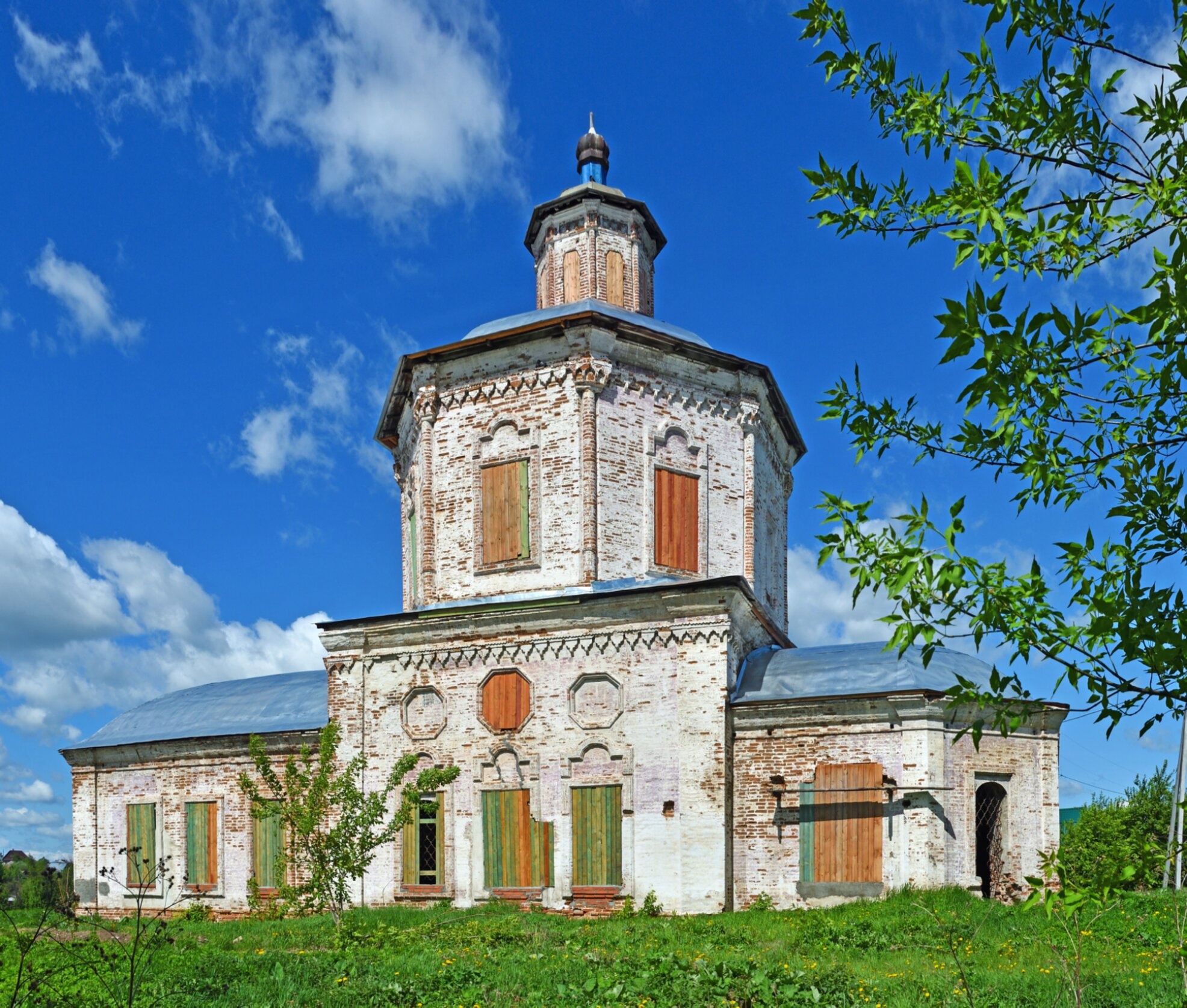 Старая Покровская церковь в Верхотурье