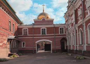 Внутренний двор Слободского Христорождественского монастыря
