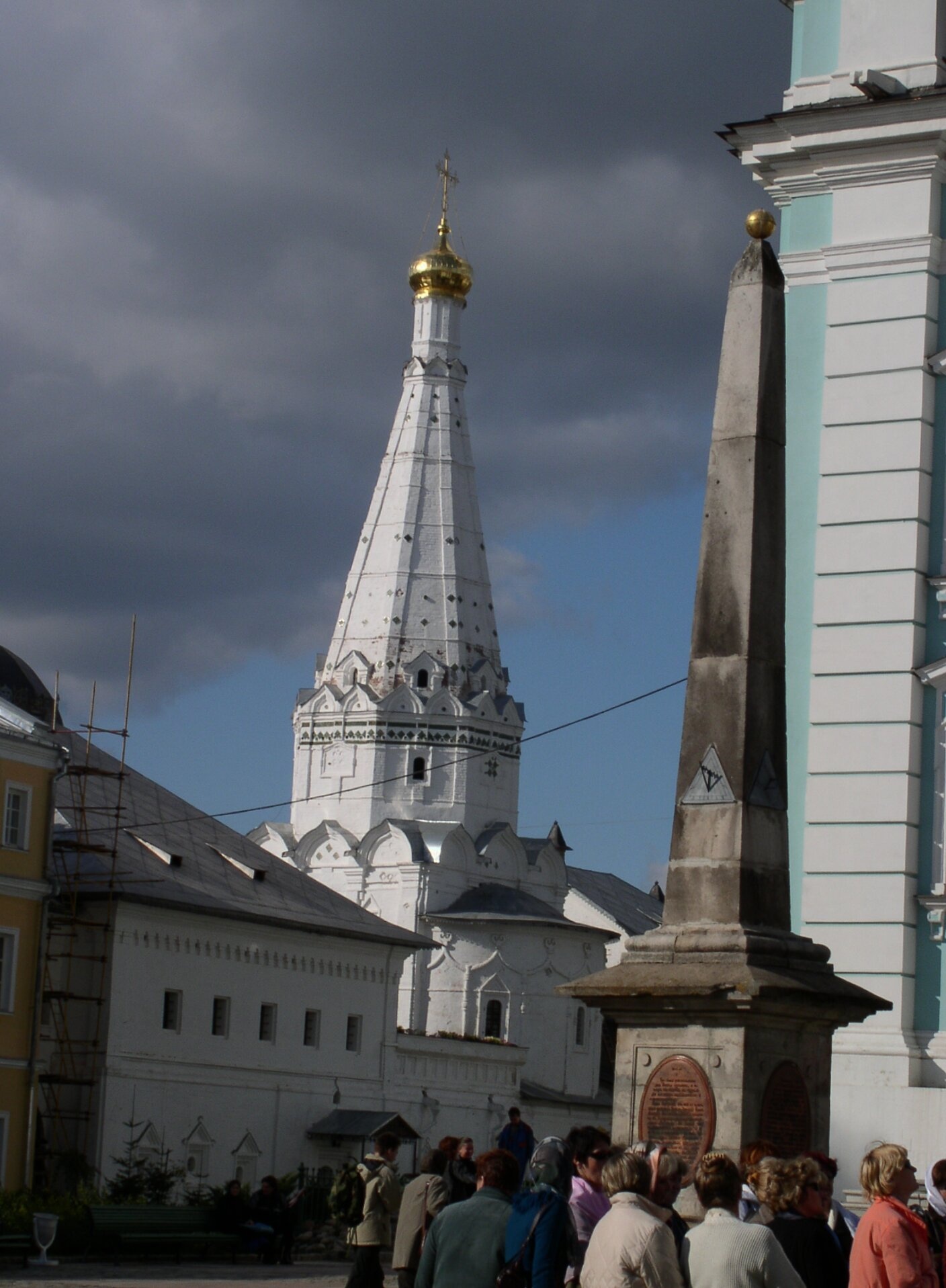 Больничные палаты с церковью преподобных Зосимы и Савватия Соловецких