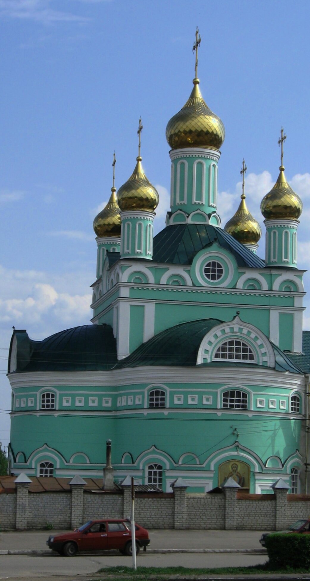 Кафедральный Свято-Троицкий собор в городе Щигры