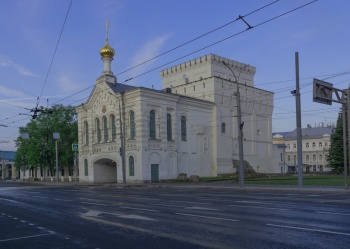 Церковь иконы Божией Матери Знамение и Власьевская башня в Ярославле