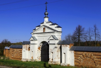 Врата Пятницкой (Вознесенской) церкви в селе Введеньё