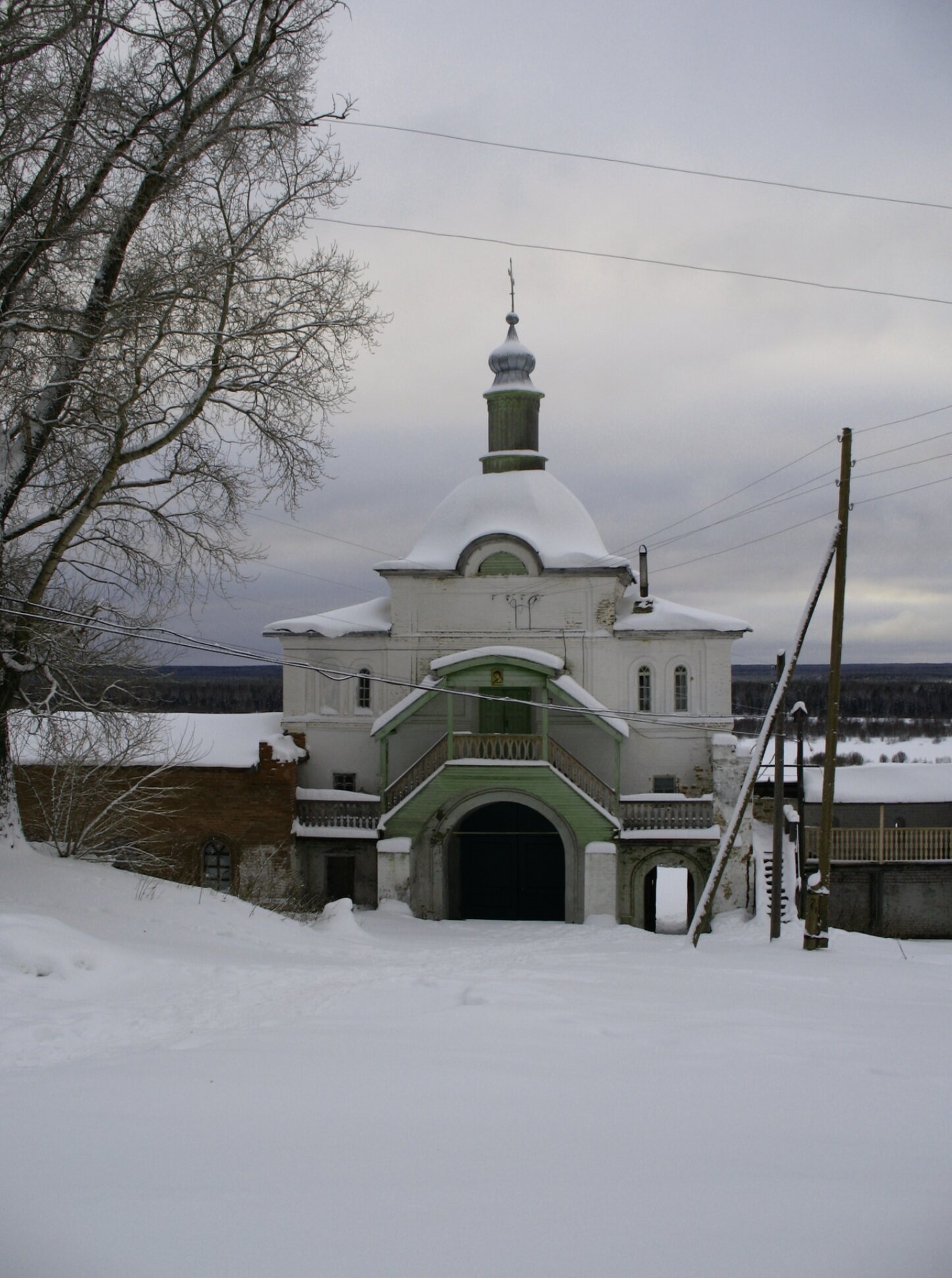 Ульяновский Троице-Стефановский монастырь в зимнем убранстве