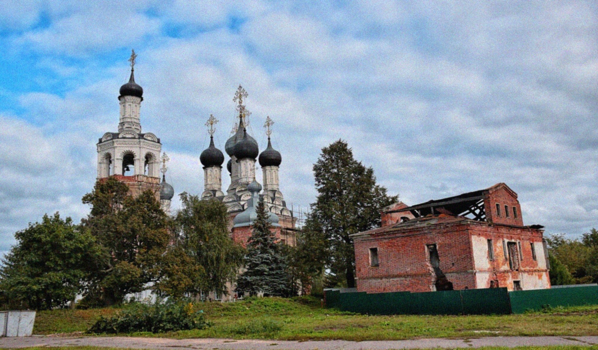 Троицкий храм в селе Дединово Московской области