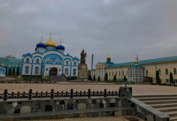 Церковь Рождества Пресвятой Богородицы и больница в Задонском монастыре
