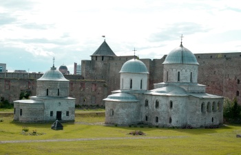 Никольская и Успенская церкви в Ивангородской крепости