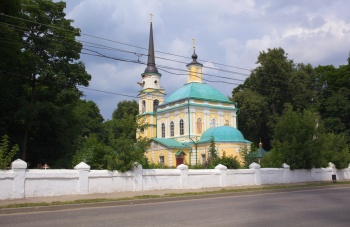 Храм Святых Апостолов Петра и Павла на Пятницком кладбище в Калуге