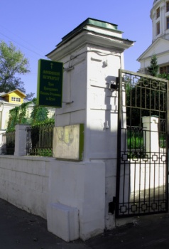 Вход в храм Преподобного Симеона Столпника за Яузой
