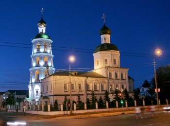 Собор Вознесения Господня в Йошкар-Оле в ночное время