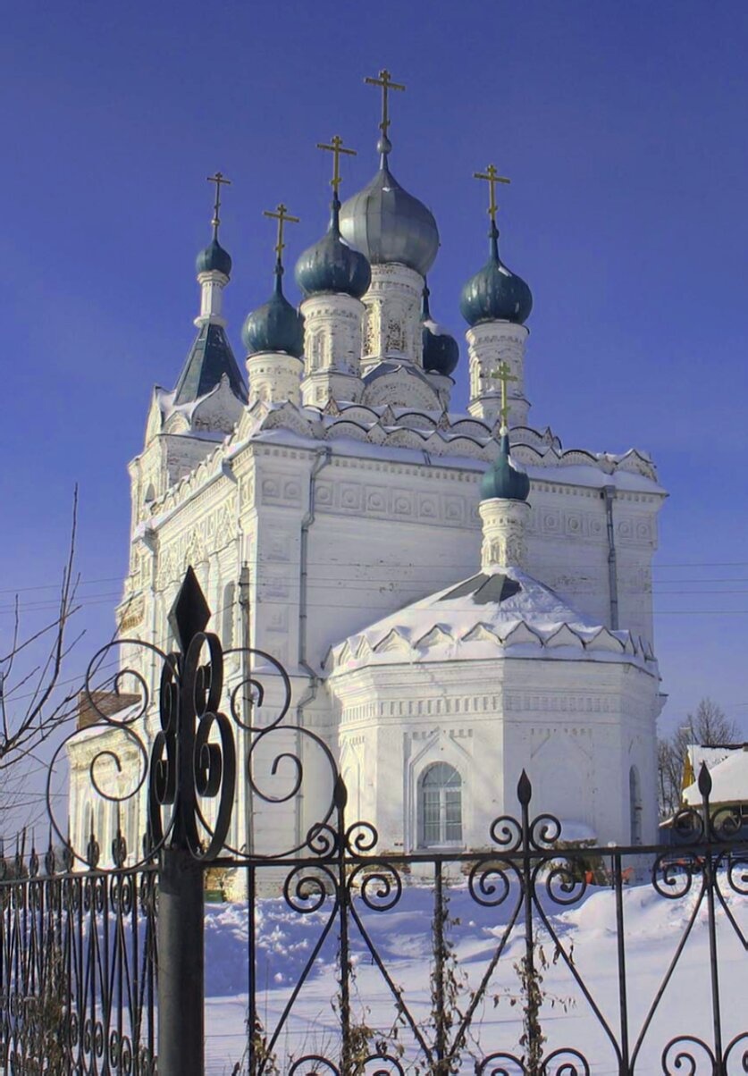 Покровский храм в Жестылево: зимнее изображение