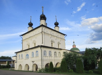 Свято-Троицкий Белопесоцкий монастырь - архитектурный ансамбль