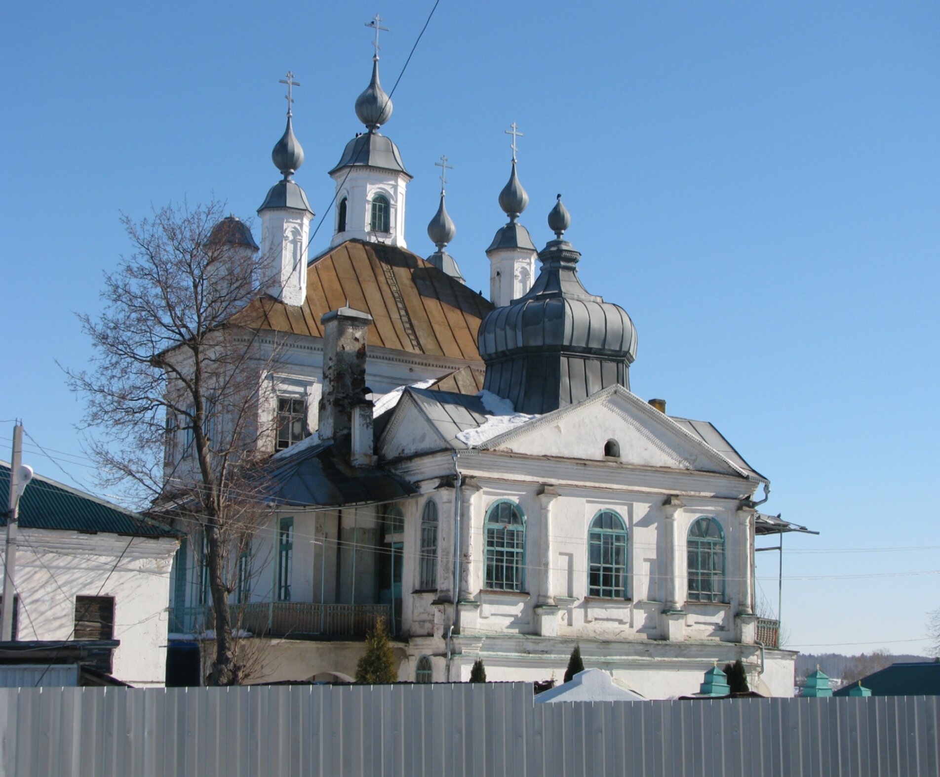 Троице-Знаменская церковь в поселке Лежнево
