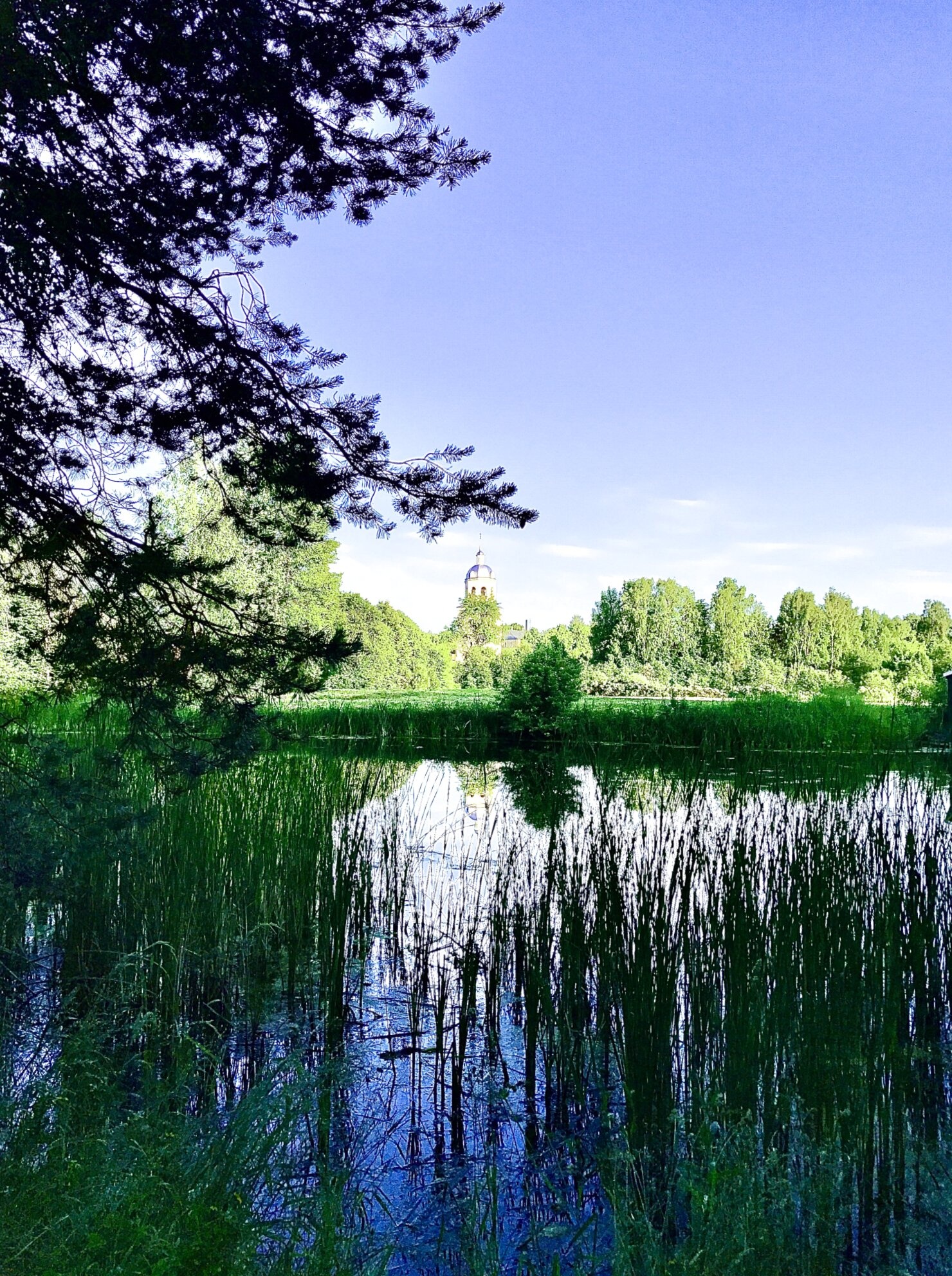 Вид с острова на православный храм