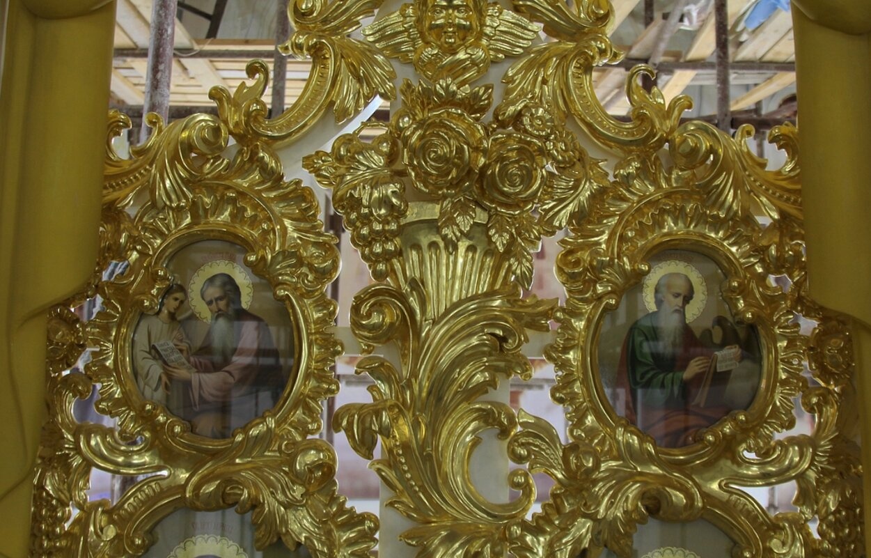 Иконостас Свято-Троицкого храма в Батайске