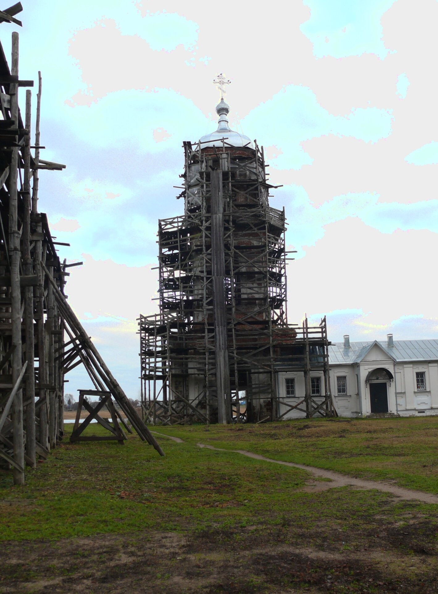 Колокольня Михайло-Клопского Троицкого монастыря